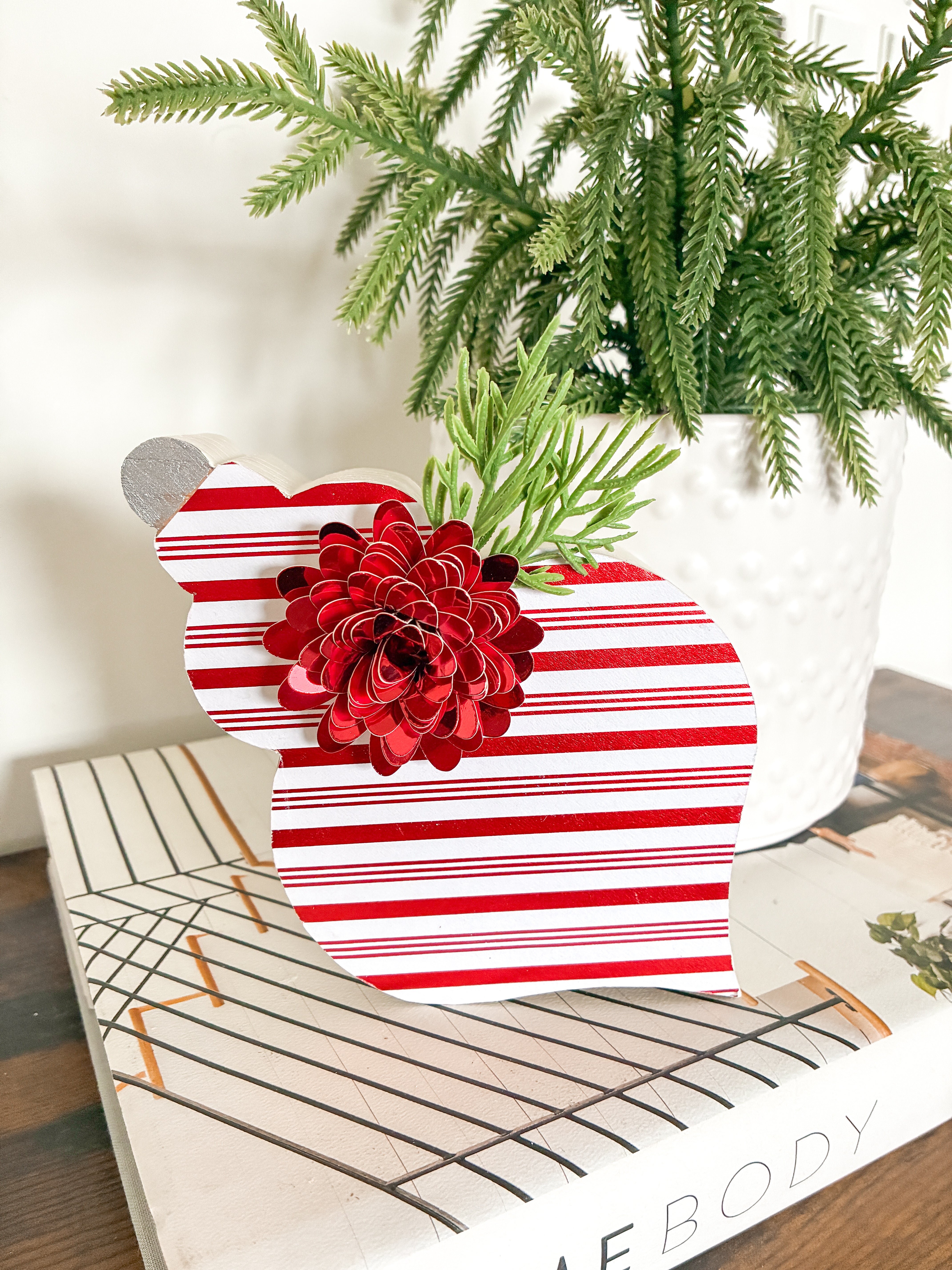 Stripe Ornament Shelf Sitter