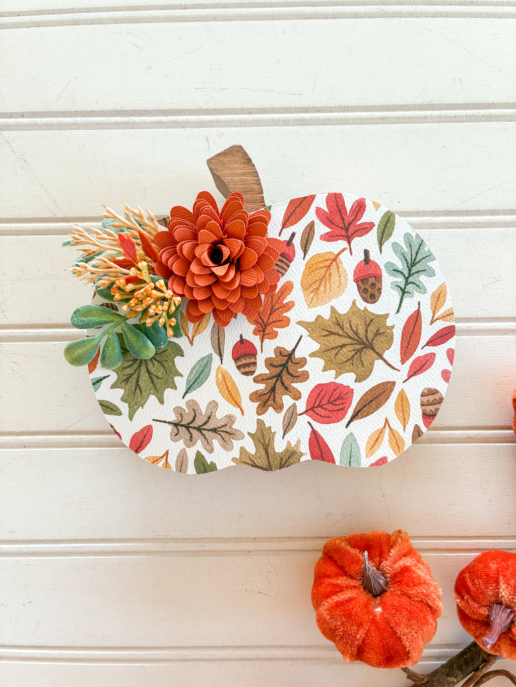 Wide Leafy Pumpkin Shelf Sitter