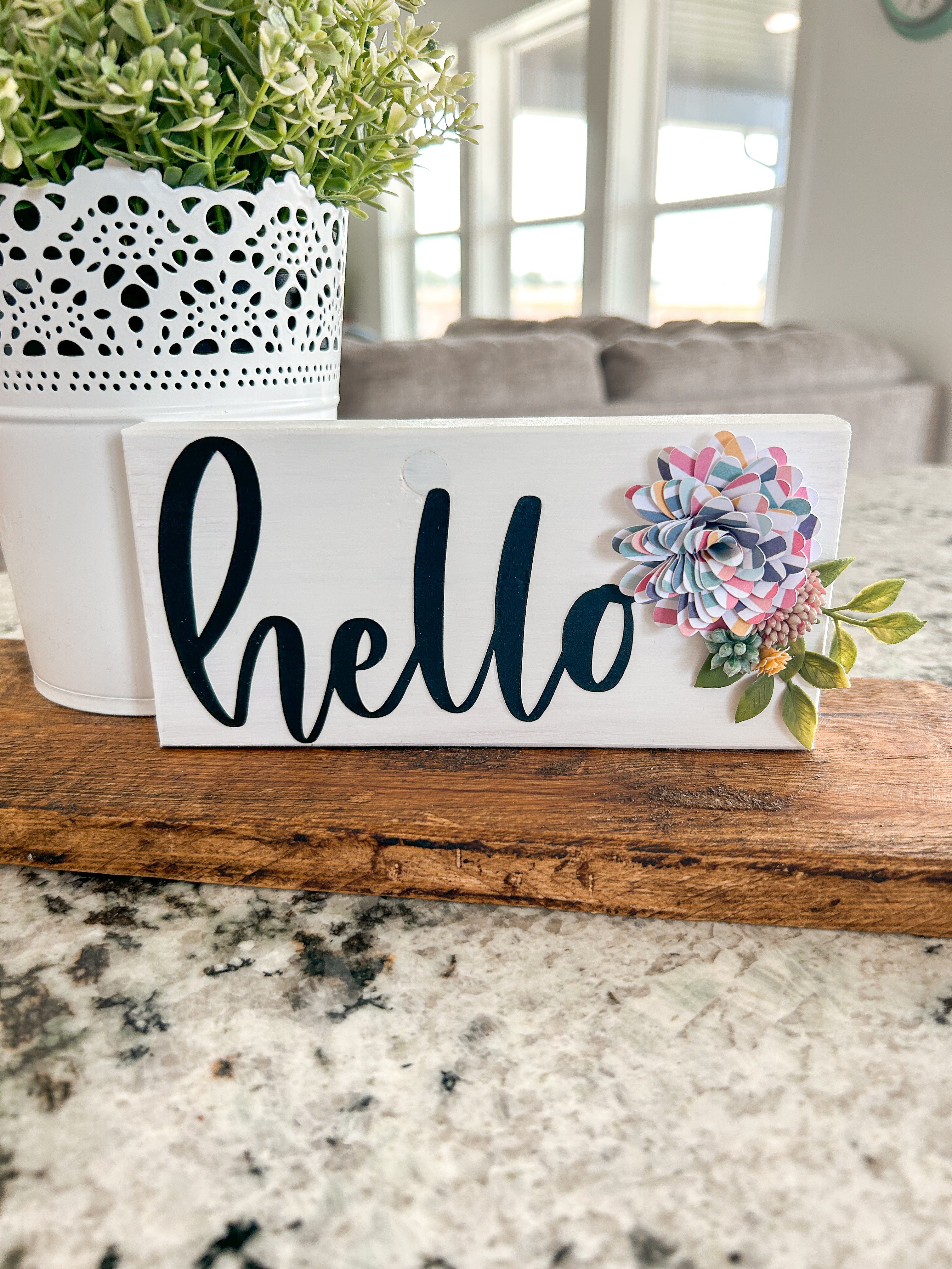 Small Hello Shelf Sitter With Stripe Flower