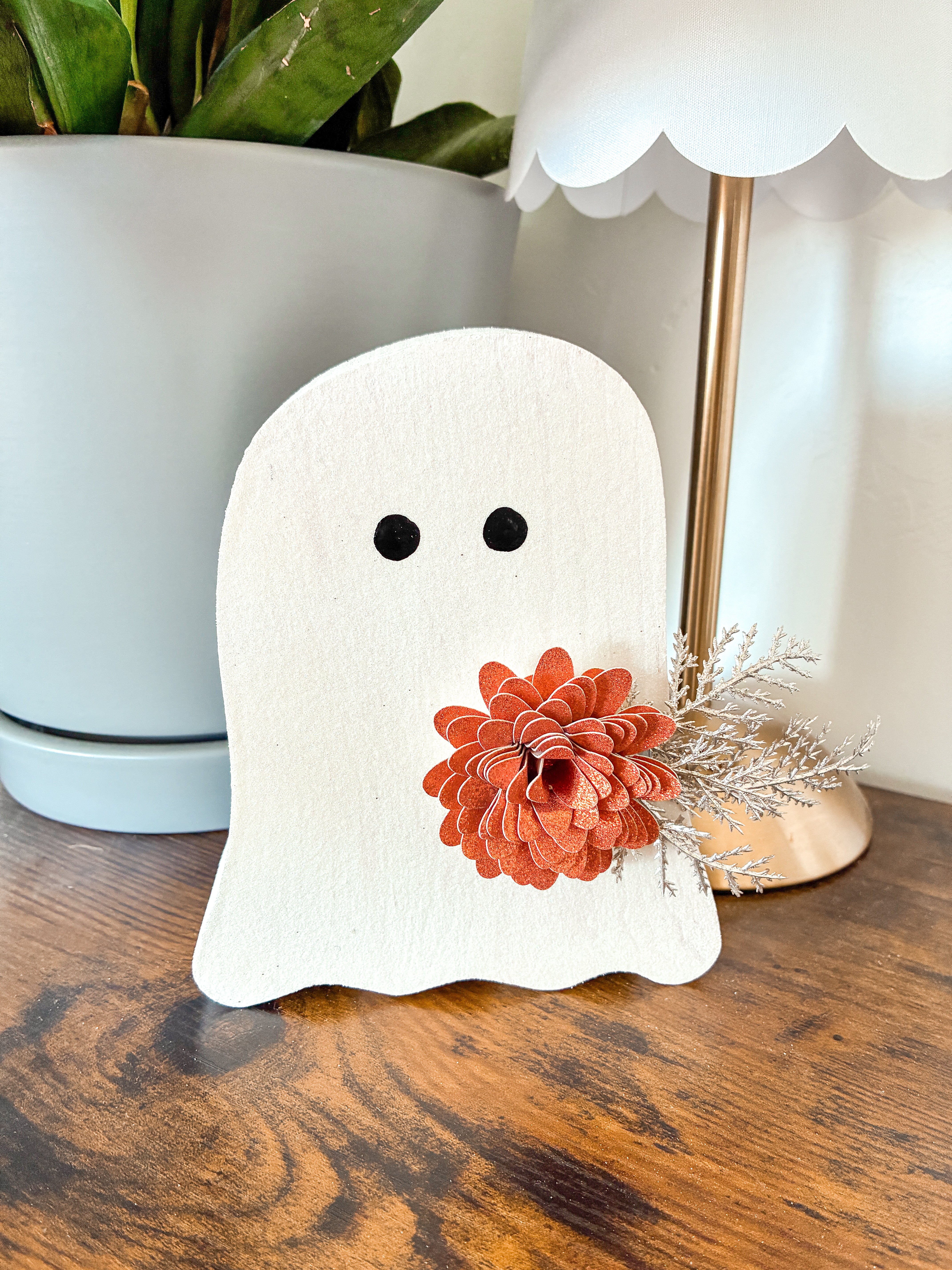 Ghost Shelf Sitter