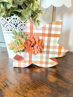 Plaid Leaf Shelf Sitter