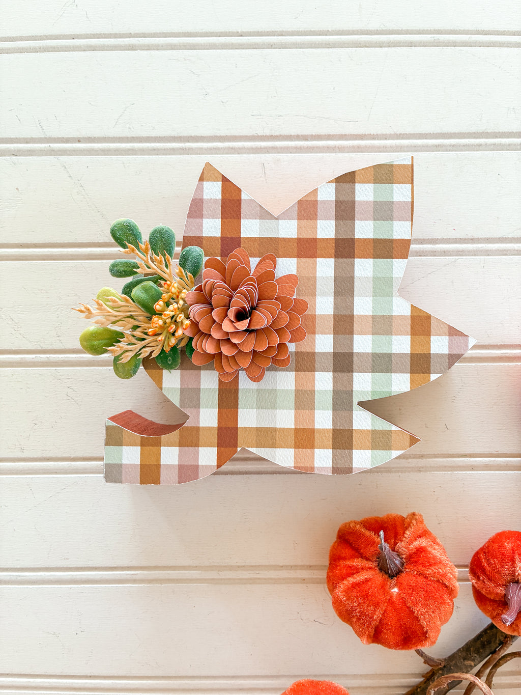 Plaid Leaf Shelf Sitter