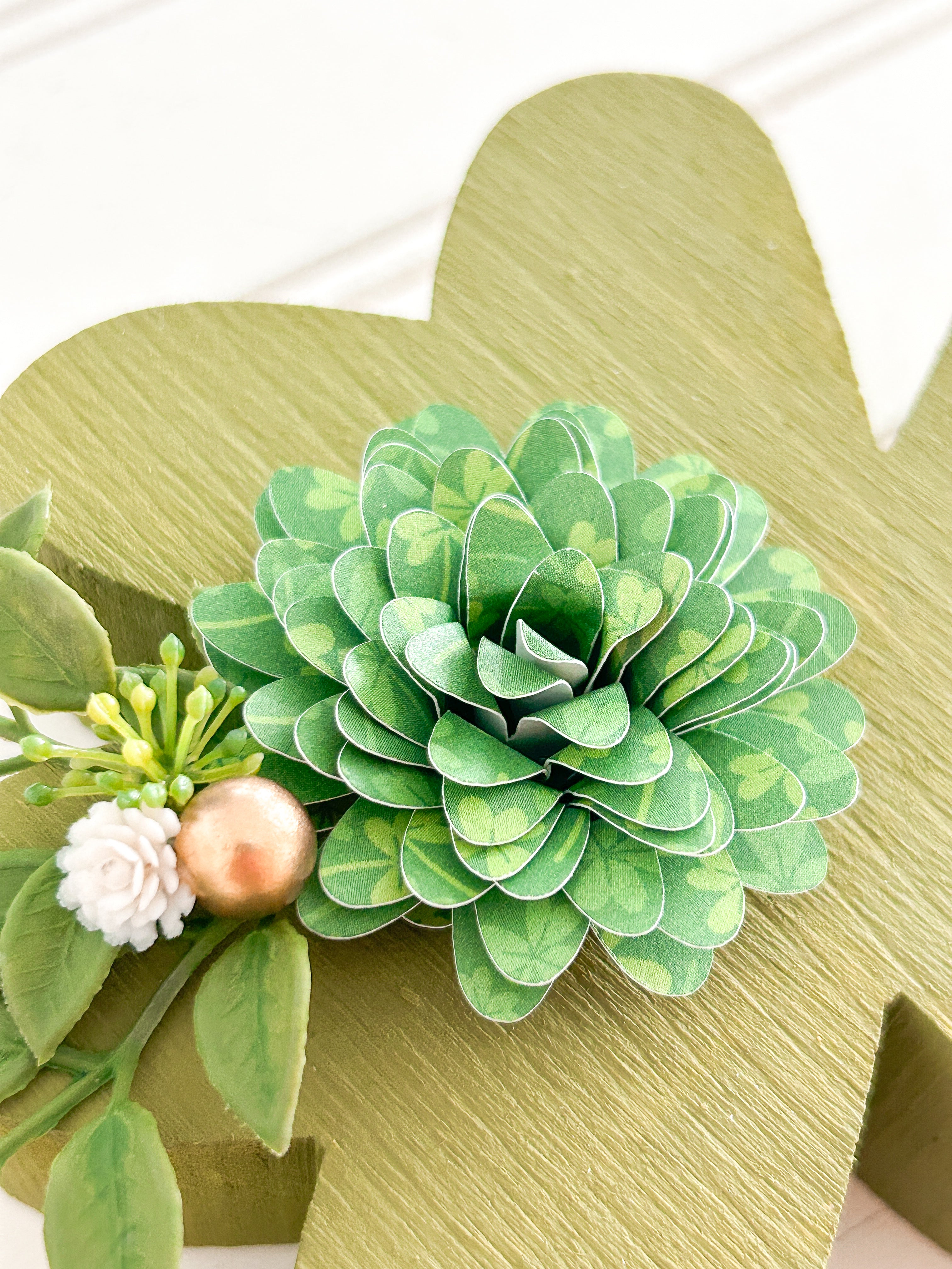 Light Green Shamrock Shelf Sitter