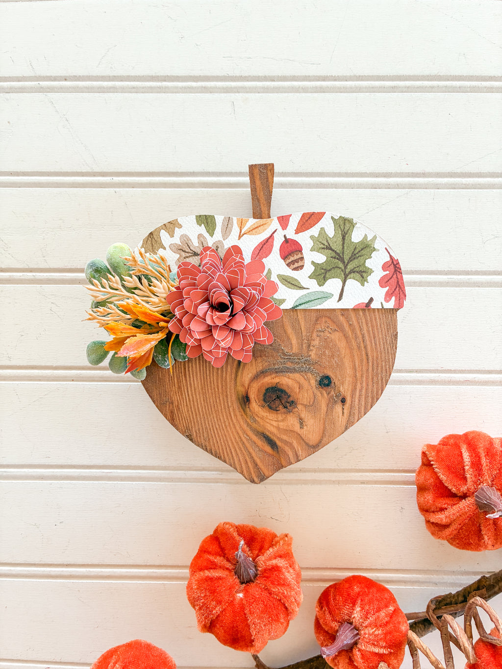 Acorn Shelf Sitter with Fall Leaves