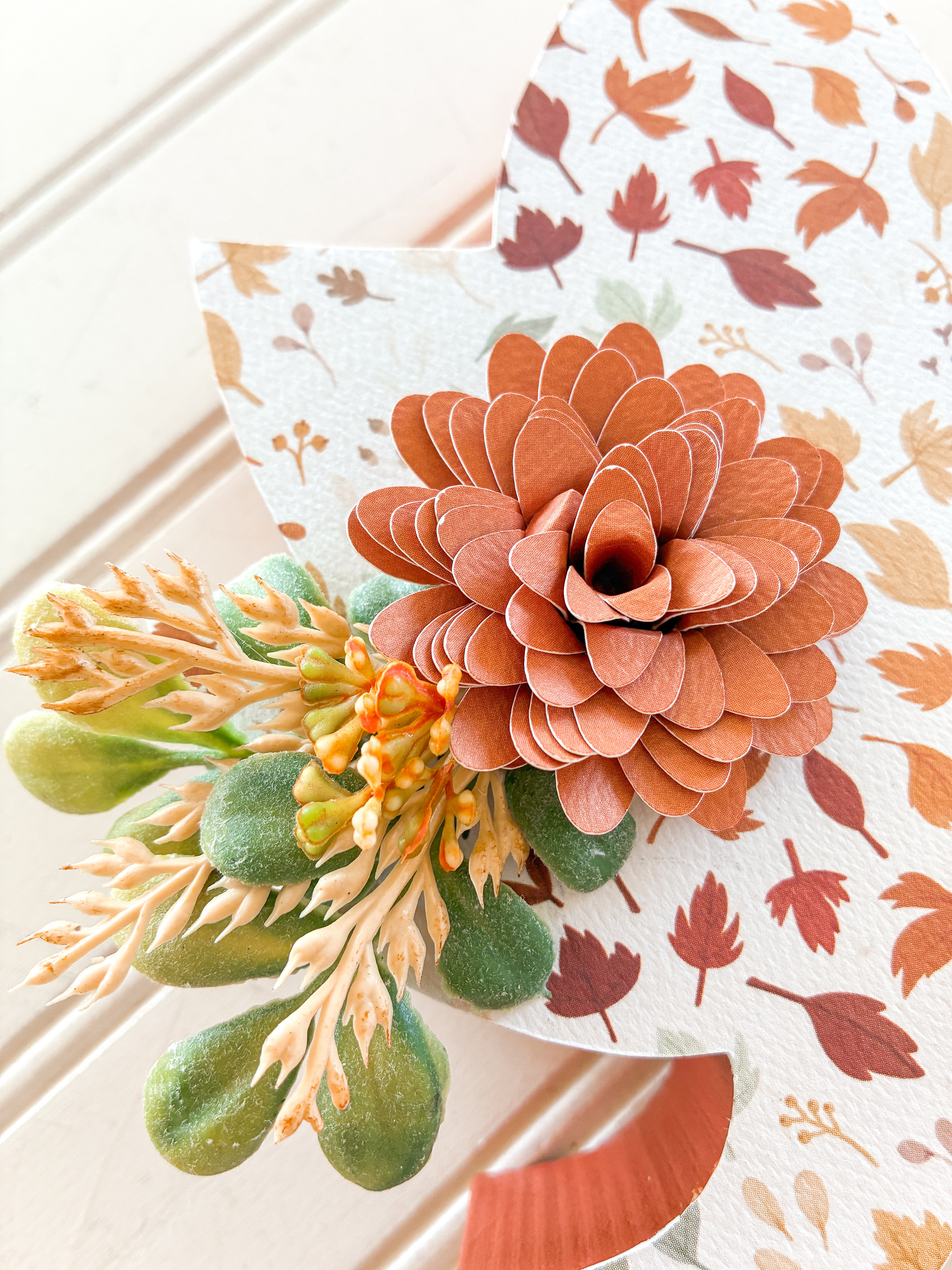 Fall Foliage Leaf Shelf Sitter